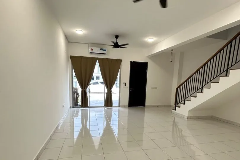 4R3B Double Storey House @ ALURA 2 Bandar Bukit Raja Klang